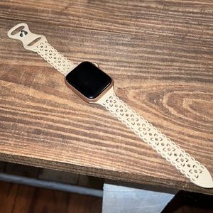 Apple Watch Series 6 Rose Gold 40mm with 9 bands and charger